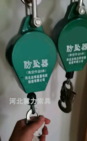 防墜安全器維護保養(yǎng)的“土”辦法