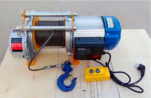 客戶訂購三臺電動提升機